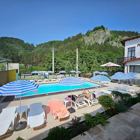 Pensiunea Tobo Baia de Fier Exterior foto